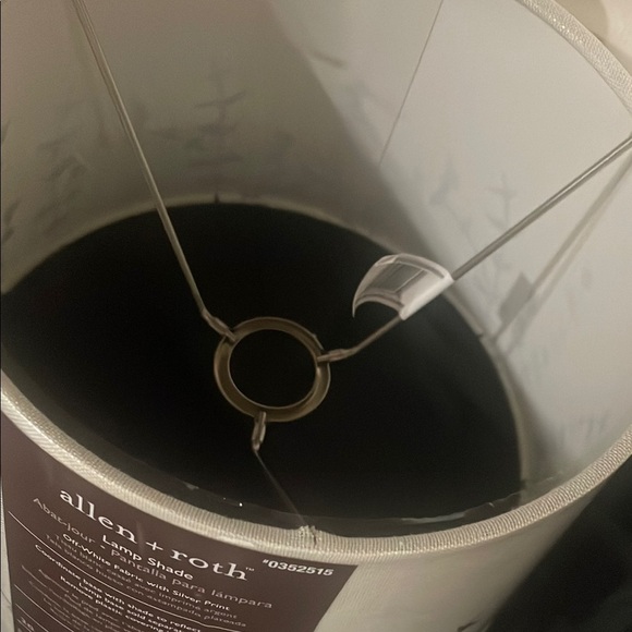 Elegant White and Gray Lampshade new Allen + Roth brand / lamps - Picture 3 of 4